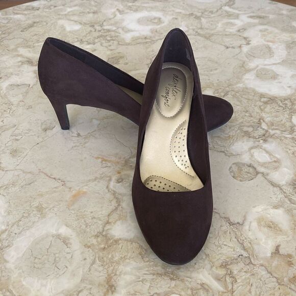 Dexflex Comfort Aubergine Faux Suede  Round-Toe Pump 9.5 Regular - Picture 1 of 12